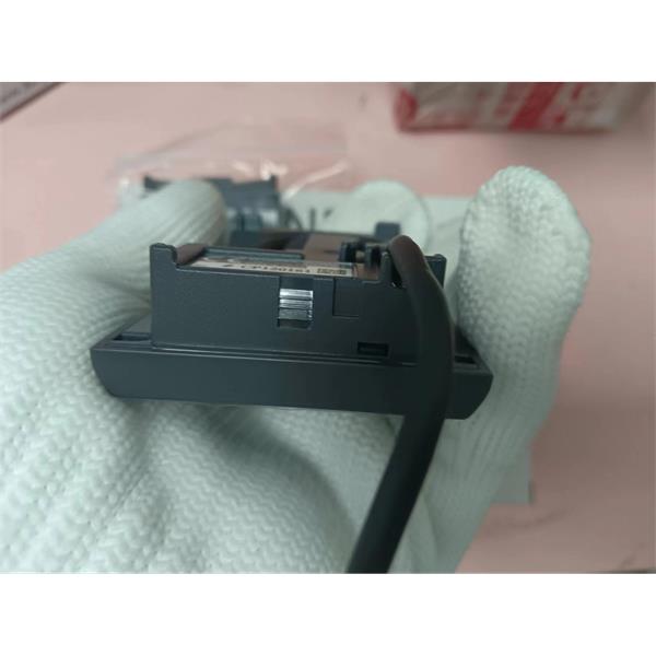 KEYENCE超小型數(shù)字激光傳感器放大器單元LV-N11N